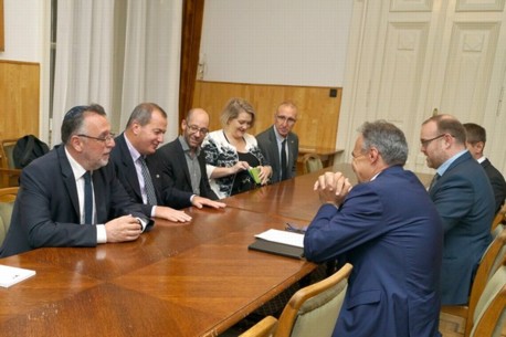 חברי המשלחת במפגש עם שר החקלאות המיועד. צילום: פדרציית הקהילות היהודיות בהונגריה